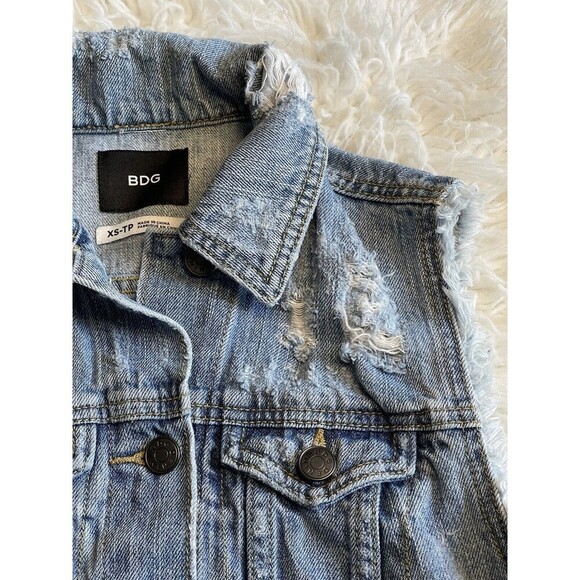 Urban Outfitters BDG Size XS Denim Vest Distressed American Flag Design - Picture 3 of 12